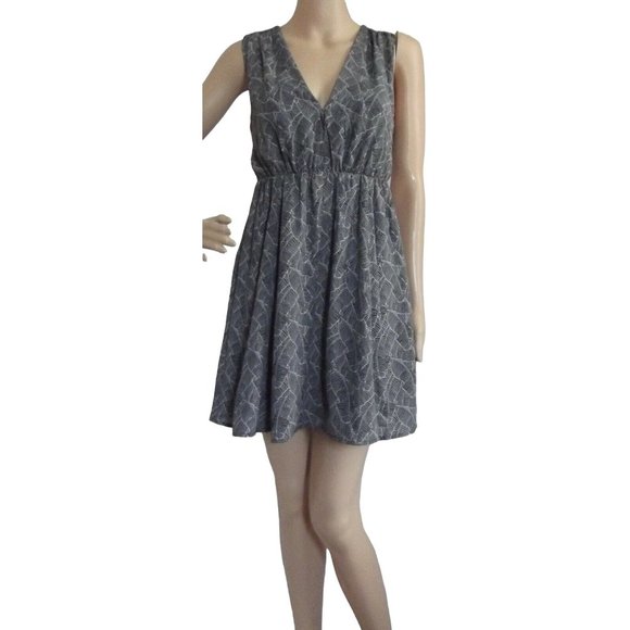 Express Sz 0 Black & White Sleeveless CutOut Back Elastic Waist Leaf Print Dress - Picture 1 of 8
